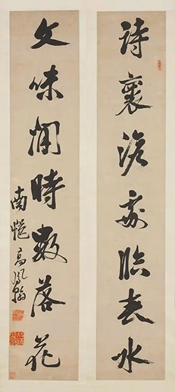 诗怀澹处临春水，文味闲时数落花